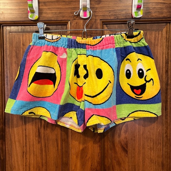 Girl’s Emoji Towel Shorts - Picture 1 of 2